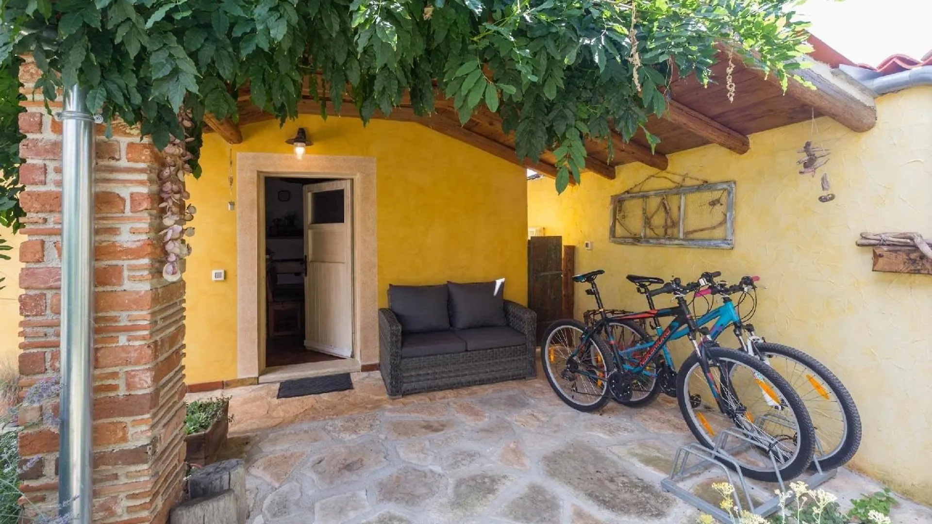 Ferienhaus Mit Privatpool Fuer 6 Personen Ca 140 Qm In Svetvincenat, Istrien Binnenland Von Istrien Pula 0*,  Croatia
