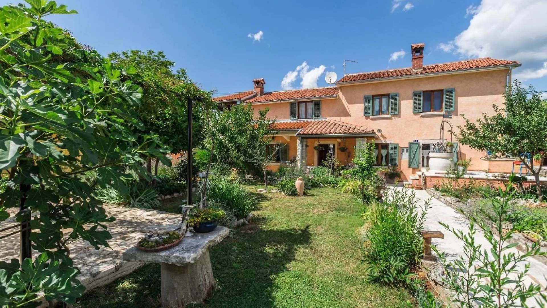 Ferienhaus Mit Privatpool Fuer 6 Personen Ca 140 Qm In Svetvincenat, Istrien Binnenland Von Istrien Pula