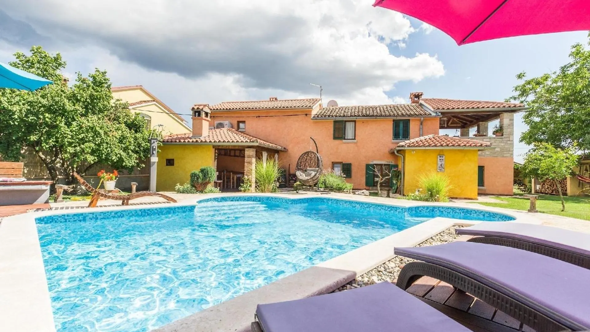 Ferienhaus Mit Privatpool Fuer 6 Personen Ca 140 Qm In Svetvincenat, Istrien Binnenland Von Istrien location