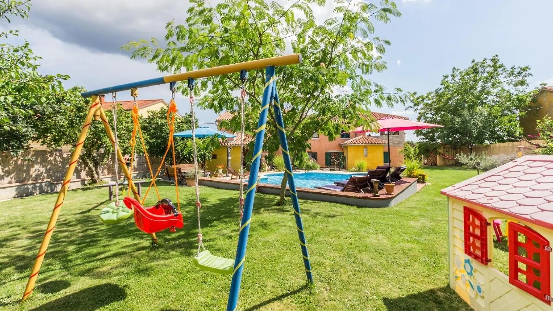 Ferienhaus Mit Privatpool Fuer 6 Personen Ca 140 Qm In Svetvincenat, Istrien Binnenland Von Istrien Pula Holiday home