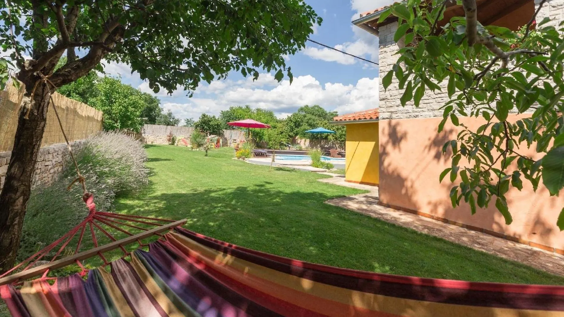 Ferienhaus Mit Privatpool Fuer 6 Personen Ca 140 Qm In Svetvincenat, Istrien Binnenland Von Istrien Pula