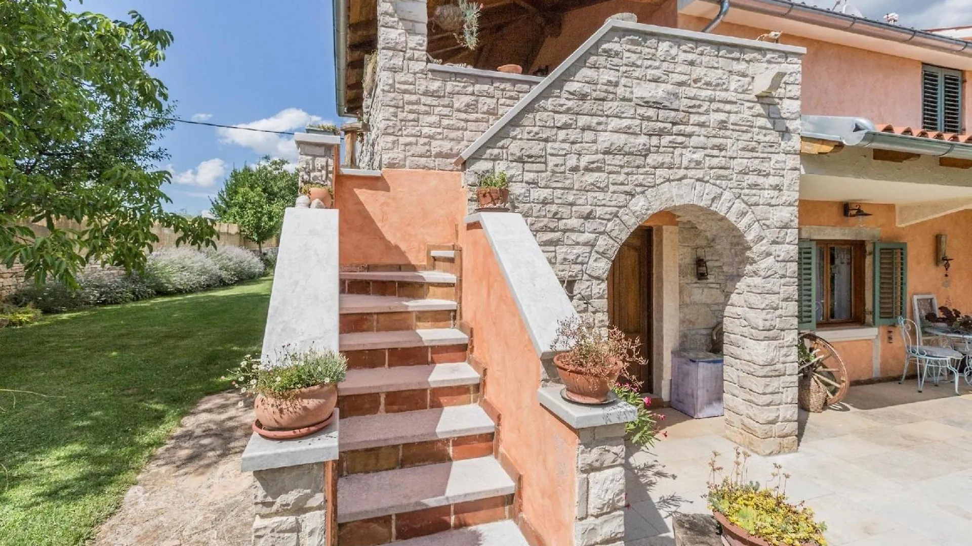 Ferienhaus Mit Privatpool Fuer 6 Personen Ca 140 Qm In Svetvincenat, Istrien Binnenland Von Istrien Pula Croatia