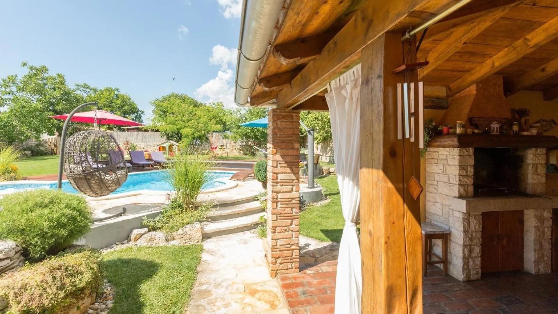 Ferienhaus Mit Privatpool Fuer 6 Personen Ca 140 Qm In Svetvincenat, Istrien Binnenland Von Istrien Pula